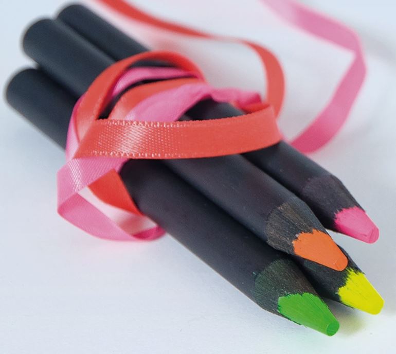 crayon de couleur publicitaire - Novaboost Vendôme agence de communication Objet media